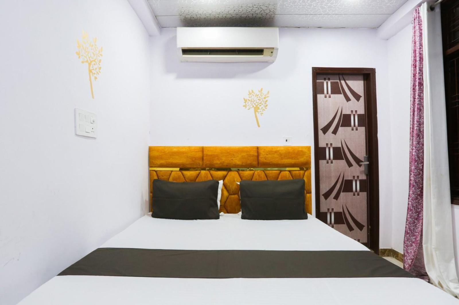 Flips With Mykonos Guest House Нью-Делі Екстер'єр фото