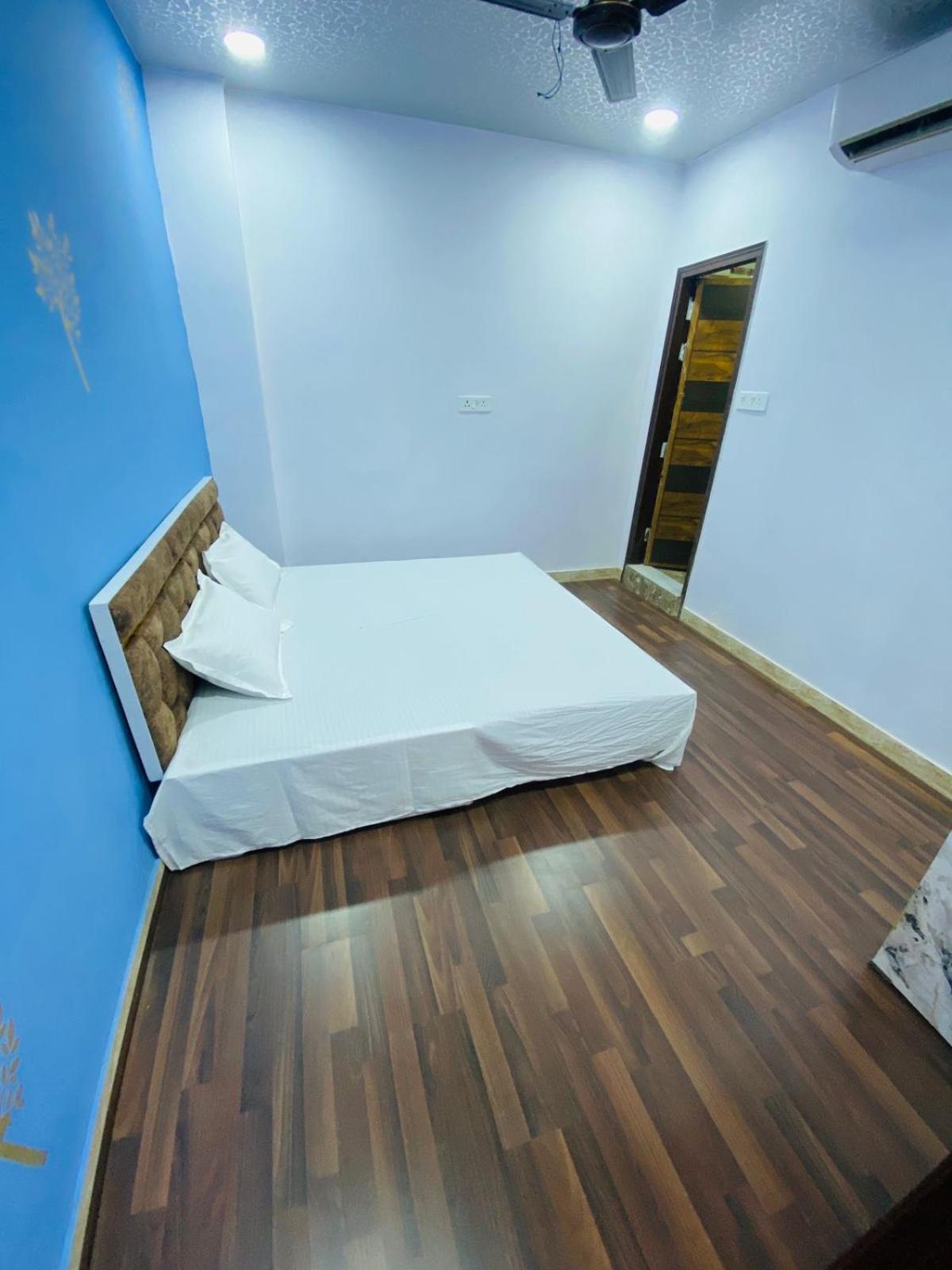 Flips With Mykonos Guest House Нью-Делі Екстер'єр фото